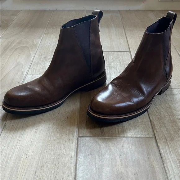 Men's Classic Brown Leather Chelsea Boots - Picture 2 of 6